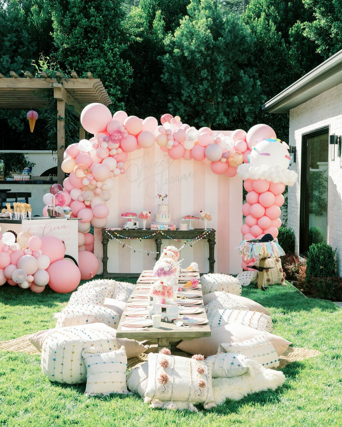 CLIENT PRESS // This sweet-as-ice-cream first birthday from @agoodaffair is on @perfete today, and the details are just plain melt-worthy! 🍦⁣
⁣
Visit the link in our bio for the full f&ecirc;te!⁣
⁣
(Design &amp; Planning by @agoodaffair, Desserts by @fantasyfrostings, Photography by @amygoldingphoto, Rentals by @foundrentalco)⁣
⁣
https://perfete.com/2021/04/ice-cream-first-birthday-party.html